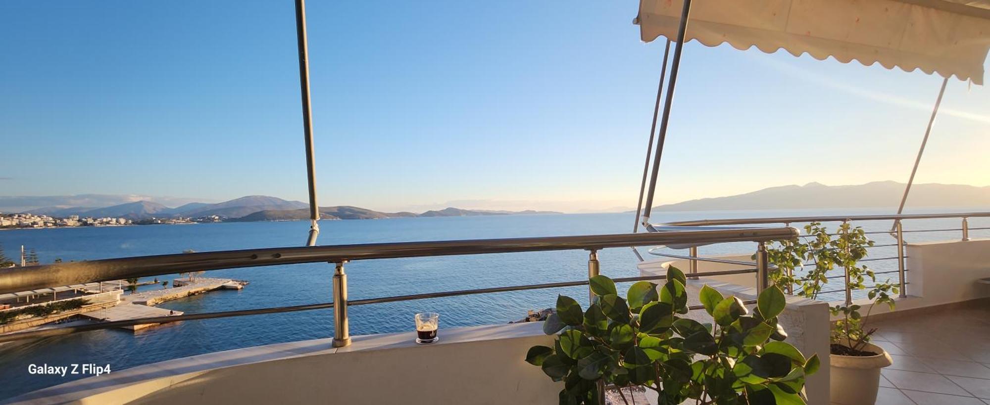 Alpha Seaside Apartment Sarandë エクステリア 写真