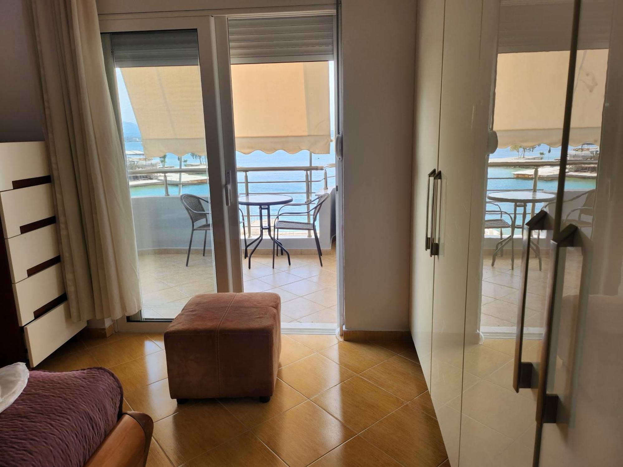 Alpha Seaside Apartment Sarandë エクステリア 写真